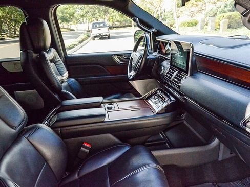 Used 2021 Lincoln Navigator L Reserve image 22