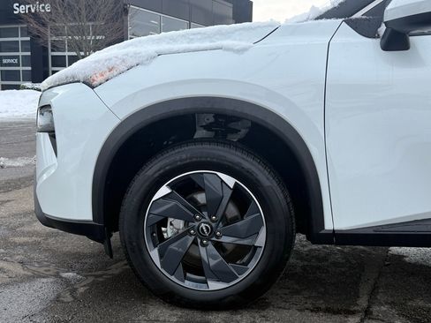 Used 2024 Nissan Rogue SV image 10