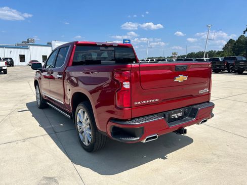 Used 2024 Chevrolet Silverado 1500 High Country w/ High Country Premium Package AWD/4WD image 4