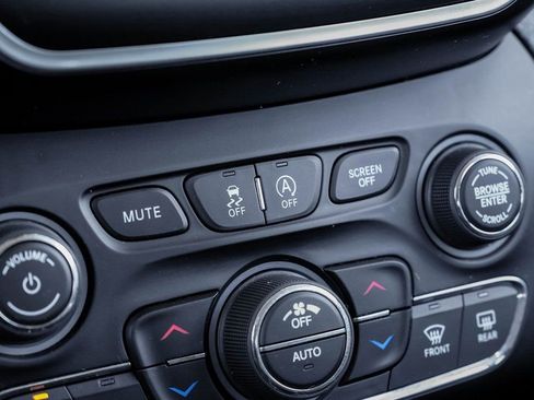 Used 2022 Jeep Cherokee Latitude Lux image 37