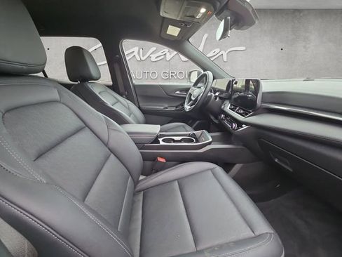 Used 2025 Chevrolet Equinox LT w/ Convenience Package II FWD image 24