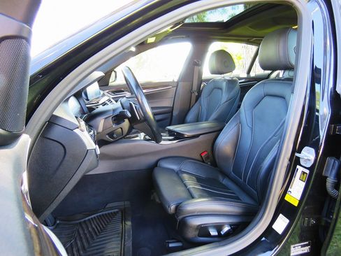 Used 2020 BMW 530i w/ Convenience Package image 20