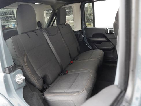 Used 2024 Jeep Wrangler Sahara image 35