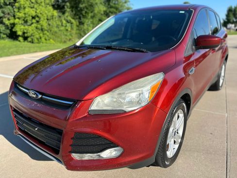 Used 2017 Ford Escape SE FWD image 2