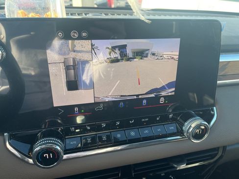 Used 2024 GMC Canyon Denali image 16