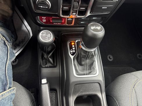 Used 2025 Jeep Wrangler Willys image 25