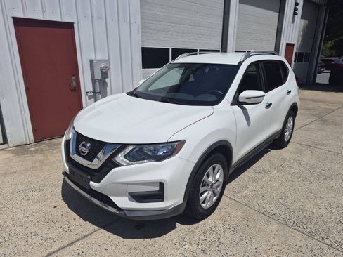 Used 2017 Nissan Rogue SV AWD/4WD image 1