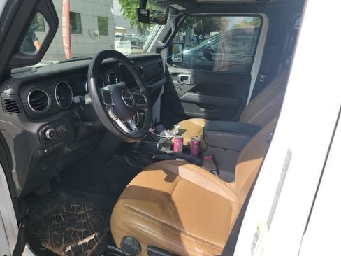 Used 2022 Jeep Wrangler Unlimited Sahara AWD/4WD image 7