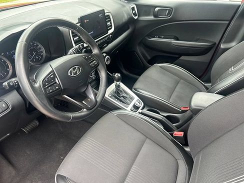 Used 2022 Hyundai Venue Limited FWD image 14