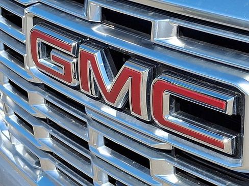 Used 2025 GMC Yukon Denali image 30