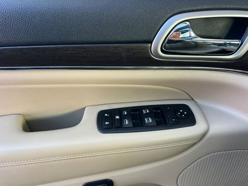 Used 2018 Jeep Grand Cherokee Limited w/ Luxury Group II AWD/4WD image 12