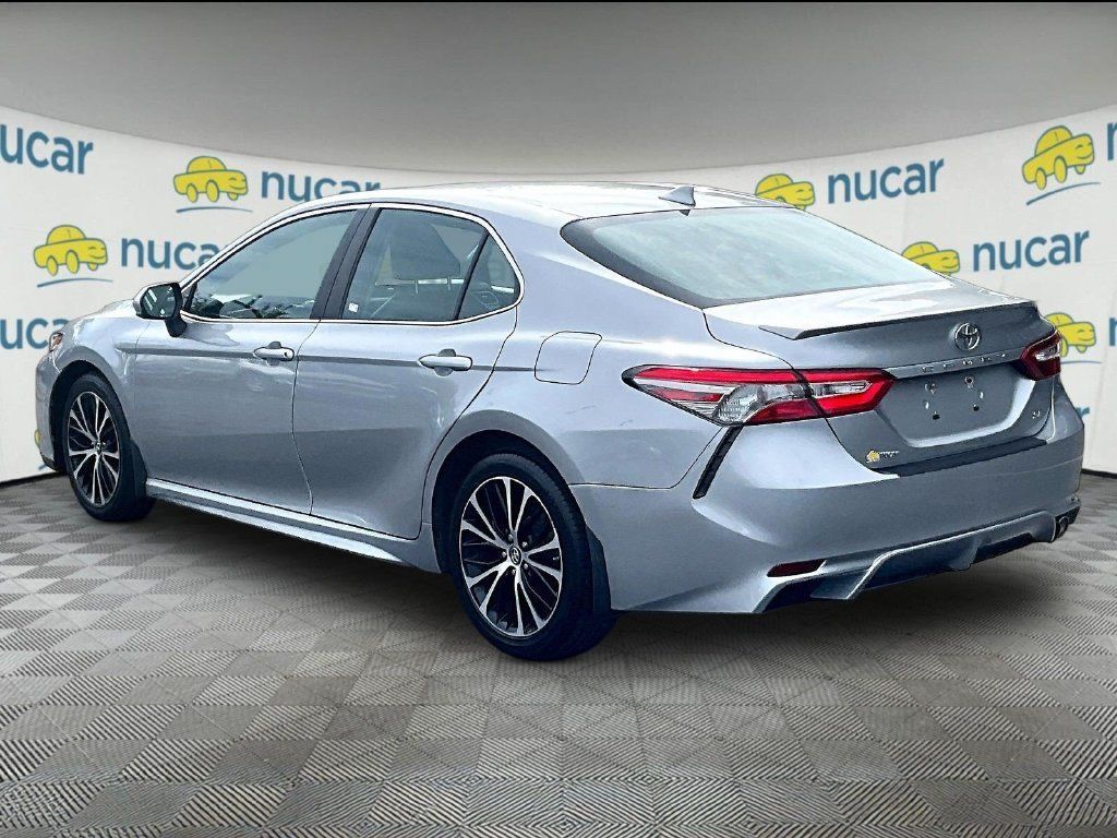 Used 2019 Toyota Camry SE FWD image 4