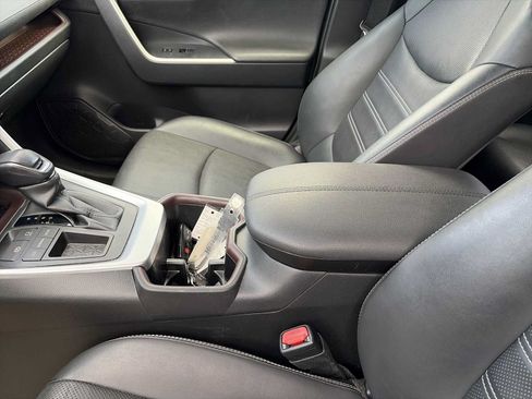 Used 2022 Toyota RAV4 Limited FWD image 21