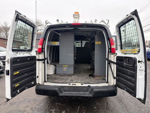Used 2009 Chevrolet Express 2500 image 13