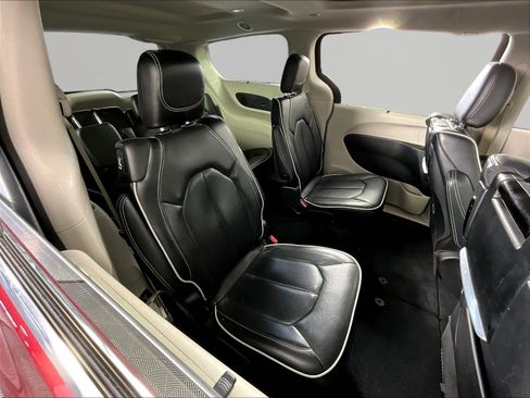 Used 2023 Chrysler Pacifica Limited w/ Uconnect Theater Family Group AWD/4WD image 23
