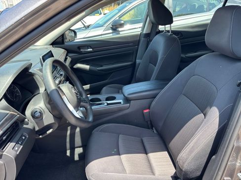 Used 2025 Nissan Altima 2.5 SV FWD image 26