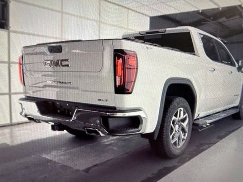 Used 2024 GMC Sierra 1500 SLT AWD/4WD image 7