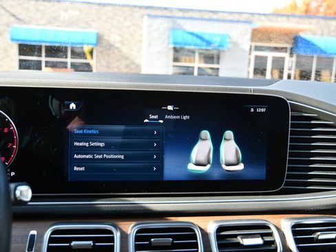 Used 2025 Mercedes-Benz GLS 450 4MATIC image 24