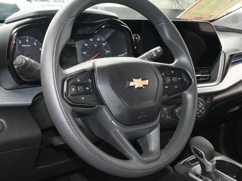 Used 2024 Chevrolet Trax LS w/ LS Convenience Package FWD image 13
