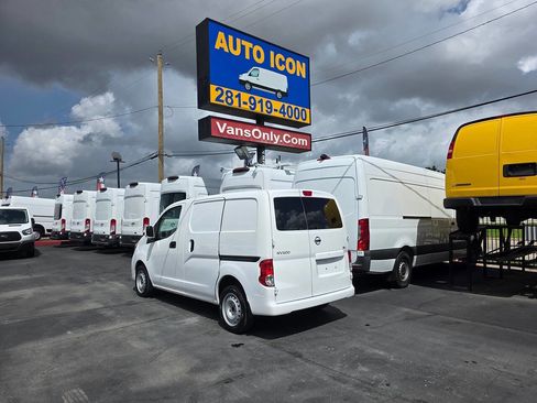 Used 2019 Nissan NV200 SV w/ Back Door Glass Package image 29