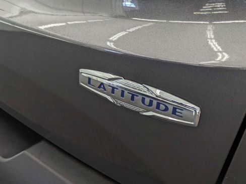 Used 2019 Jeep Renegade Latitude FWD image 12