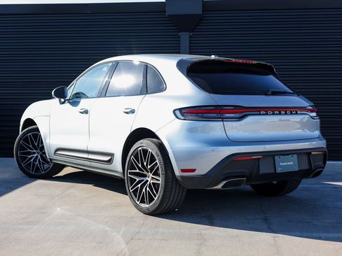 Certified 2025 Porsche Macan image 3