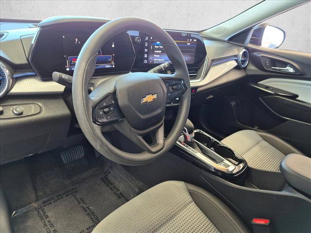 Used 2025 Chevrolet Trax LT FWD image 12