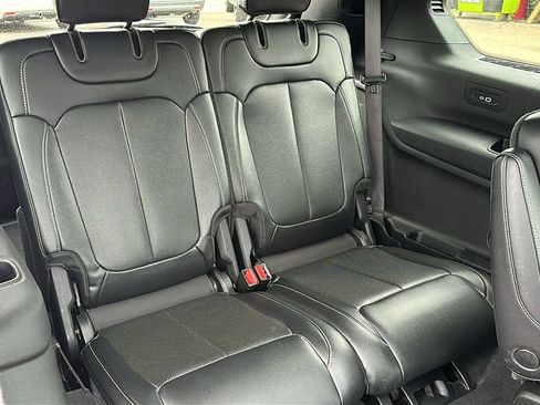Used 2024 Jeep Grand Cherokee L Limited w/ Luxury Tech Group II AWD/4WD image 30