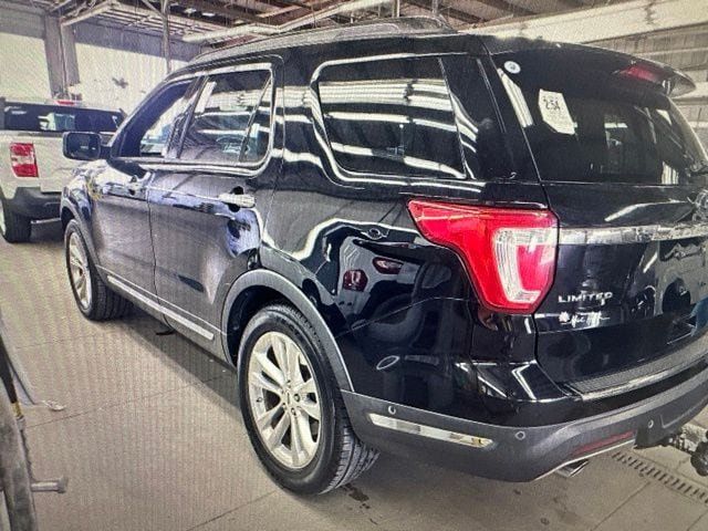 Used 2018 Ford Explorer Limited w/ Equipment Group 301A FWD image 9