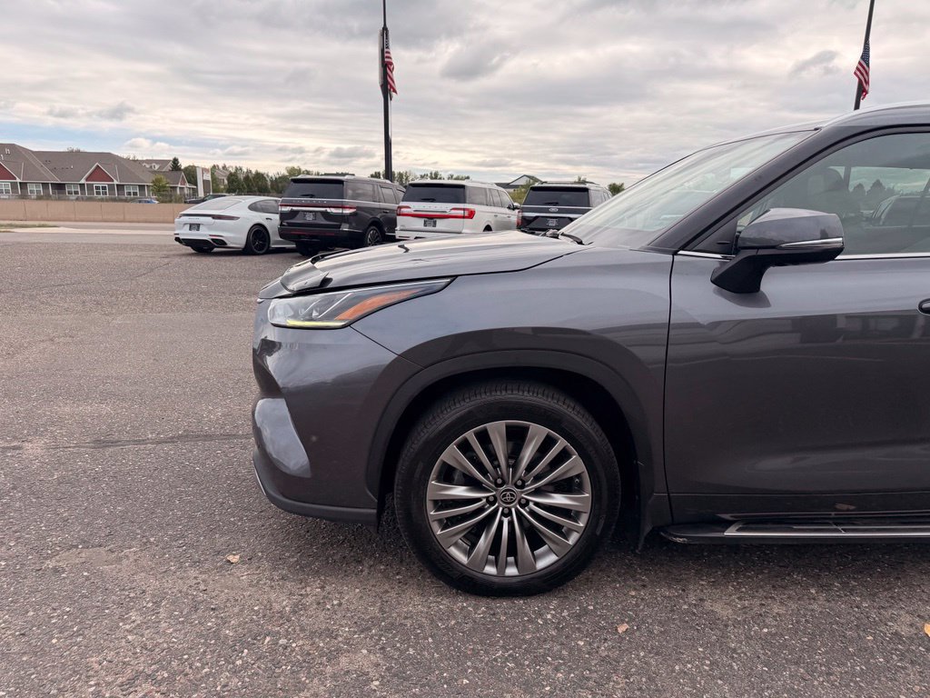 Used 2021 Toyota Highlander Platinum AWD/4WD image 10