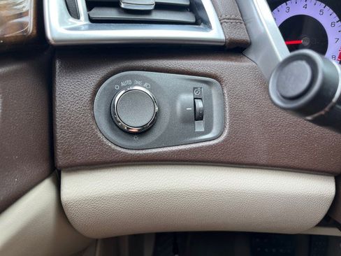 Used 2010 Cadillac SRX Luxury image 47