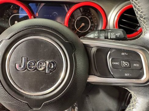 Used 2019 Jeep Wrangler Unlimited Sahara AWD/4WD image 22