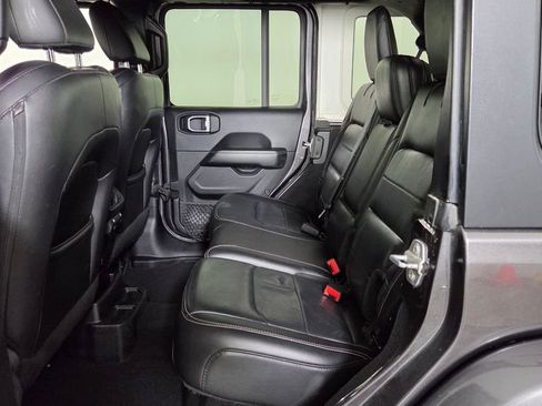 Used 2018 Jeep Wrangler Unlimited Sahara image 31