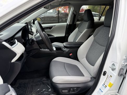 Used 2022 Toyota RAV4 XLE image 26