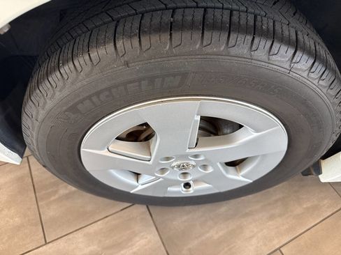 Used 2011 Toyota Prius Two image 28