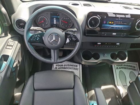 Used 2025 Mercedes-Benz Sprinter 2500 image 11