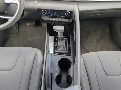 Used 2023 Hyundai Elantra SEL FWD image 15