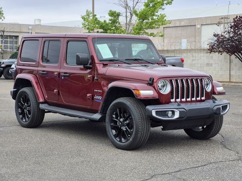 Used 2021 Jeep Wrangler Unlimited Sahara w/ Cold Weather Group AWD/4WD image 3