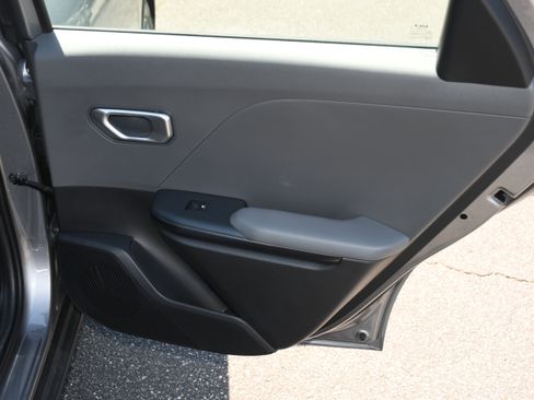 Used 2025 Kia K4 LXS image 18