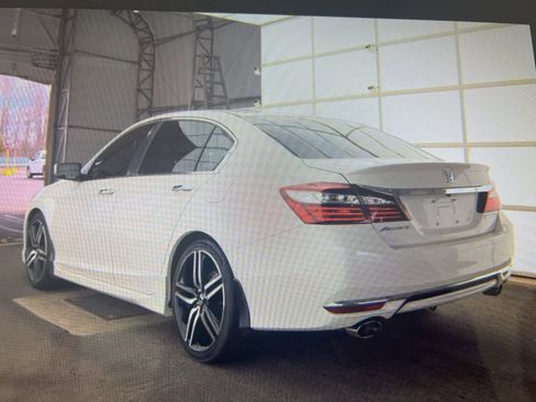 Used 2017 Honda Accord Sport image 4