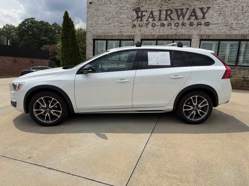 Used 2018 Volvo V60 T5 Cross Country AWD/4WD image 10
