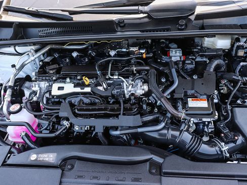 Used 2025 Toyota Prius LE FWD image 31