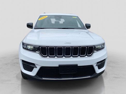 Certified 2025 Jeep Grand Cherokee Laredo X AWD/4WD image 12
