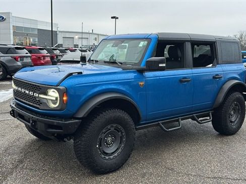 Used 2024 Ford Bronco Badlands image 2