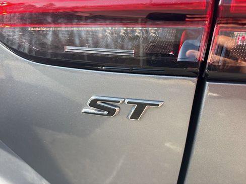 Used 2022 Buick Envision Essence w/ Sport Touring Package image 28