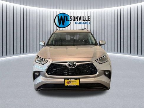 Used 2023 Toyota Highlander XLE AWD/4WD image 4