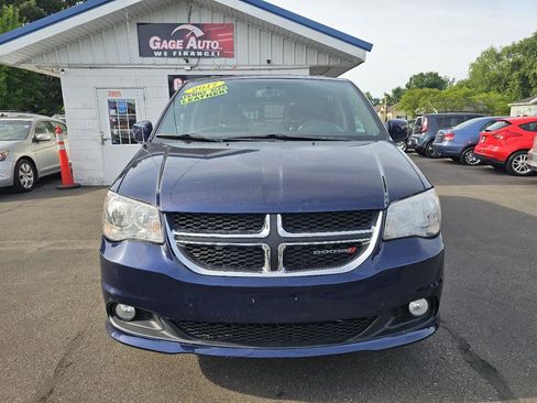 Used 2017 Dodge Grand Caravan SXT FWD image 3