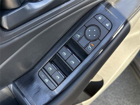 Used 2025 Nissan Rogue S FWD image 20