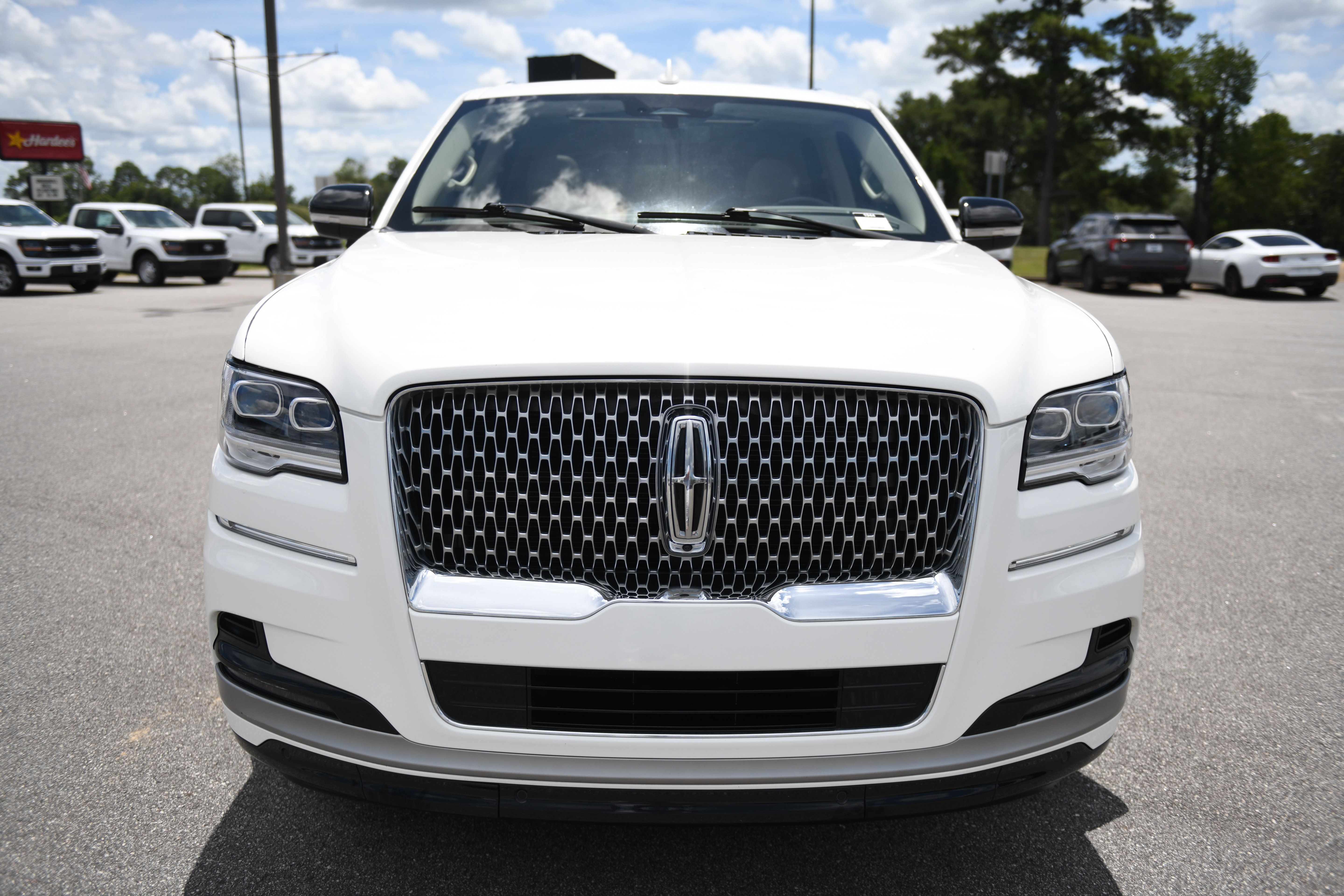 Used 2023 Lincoln Navigator L Reserve AWD/4WD image 4