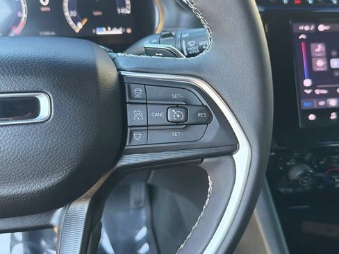 Used 2025 Jeep Grand Cherokee Laredo X w/ Luxury Tech Group I AWD/4WD image 29